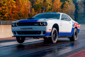 Mickey Thompson укомлектовал покрышками дрэговый Dodge Challenger