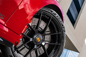 Летние шины Pirelli P Zero R выбрали для оснащения первой гибридной Porsche 911