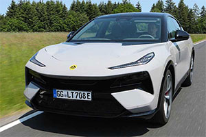 Специально для Lotus Eletre компанией Pirelli созданы шины 22 и 23 радиуса