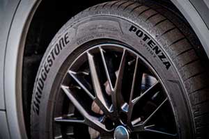 Bridgestone обновляет линейку премиальных спортивных шин